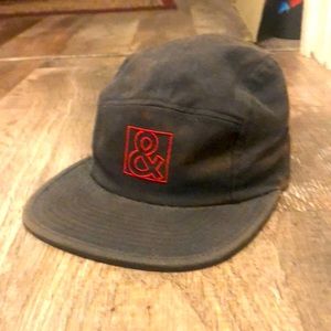 Men’s black bicycling hat